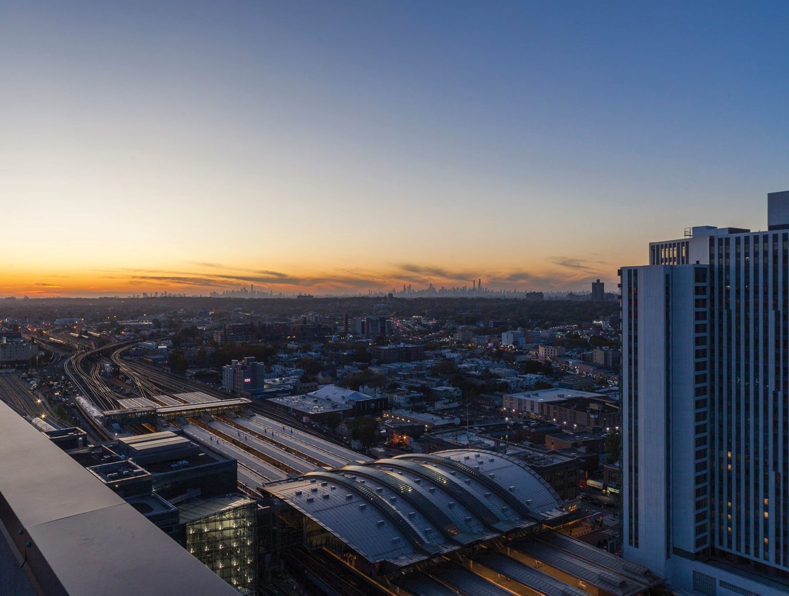 The Crossing at Jamaica Station Amenities & Views